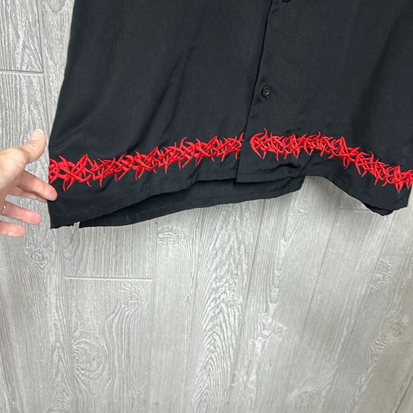 No Boundaries Embroidered Flames Button Up Shirt NWOT Size XL 46/48 - Picture 3 of 6